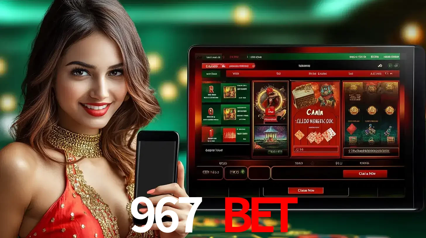 Mulher sorridente segurando um smartphone, ao lado de uma tela exibindo o lobby de jogos do cassino online 967 BET, com várias opções de jogos de cartas e slots.